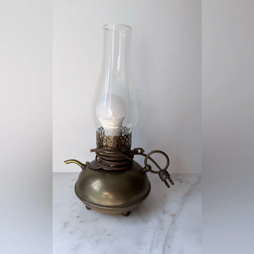 Antique-Style Brass Table Lamp with Clear Glass Chimney - Brass Finish
